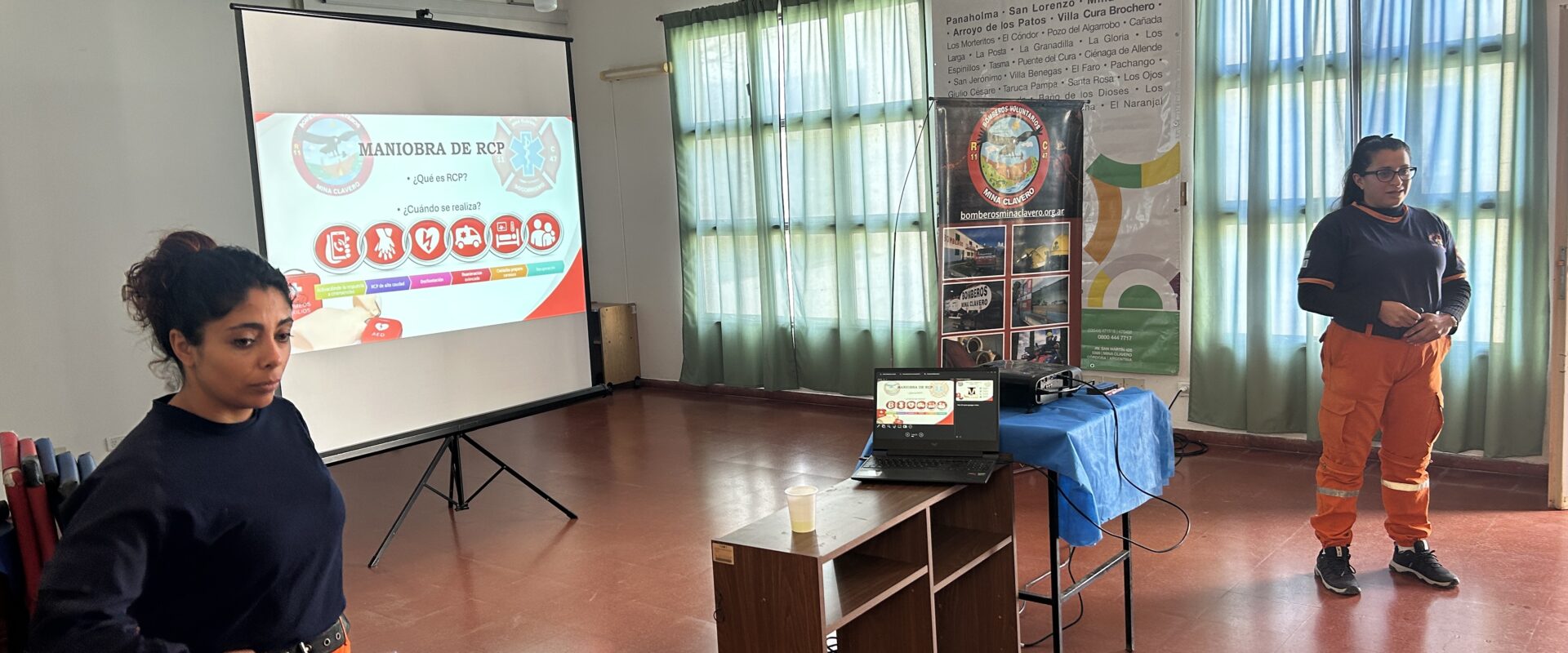 Personal de CLEMiC participó de una capacitación en RCP brindada por Bomberos Voluntarios de Mina Clavero