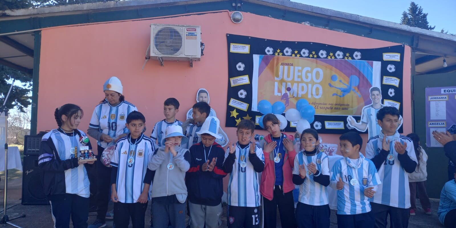 CLEMiC acompañó la Jornada de Juego Limpio en Alto Grande con trofeos hechos con material reciclado