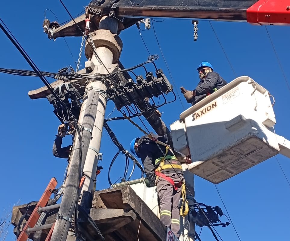 Gran operativo de mejora en la red eléctrica de Villa Cura Brochero