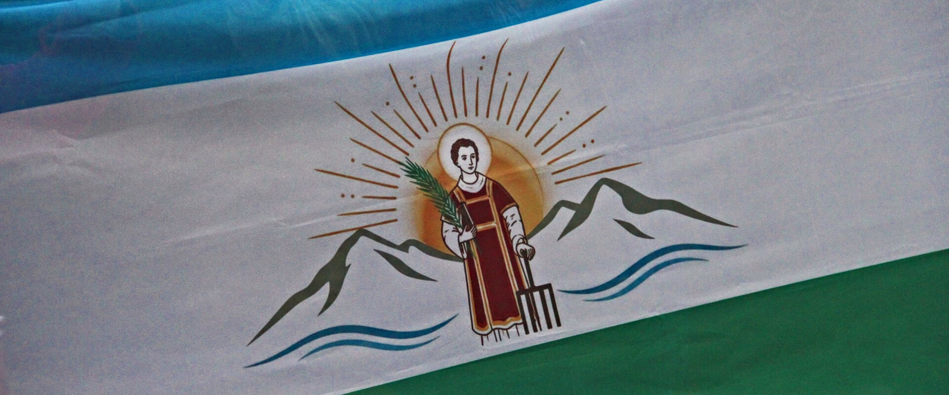 CLEMiC acompañó a la comunidad de San Lorenzo en la presentación de su bandera